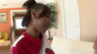 สีดำเชียร์ลีดเดอร์วัยรุ่นจะพังโดยผิวขาวโค้ชฟุตบอล