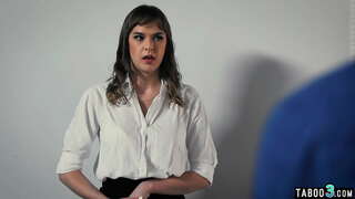 Couage ภรรยาขอสั่งให้เธอพนักงานแนวหน้าต้องอึ๊บเธอ hubby