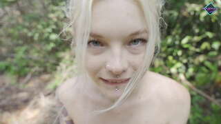 האָרני טין סאַקינג גרויס דיק אין די וואַלד. Karneli באַנדי