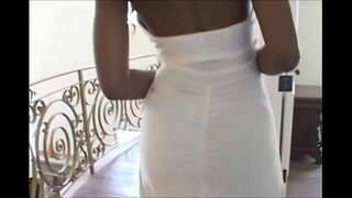 Nyomi กำลังจับก้น