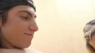 เด็กเพื่อจะได้เป็น excelent deepthroat จากผมบลอนด์ MILF