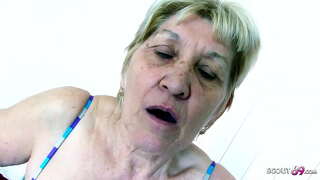 Өте ескі әжесі Габи секспен байланысты чудовищным мүшесі Jungspund