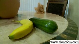 น่ารักวัยรุ่นมือสมัครเล่นแน่นอเล่นกับ Dildos vid-14