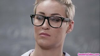 วัยรุ่นที่รักกินของเธอ instructors หน้าตัวเมียหลังเลิกเรียน