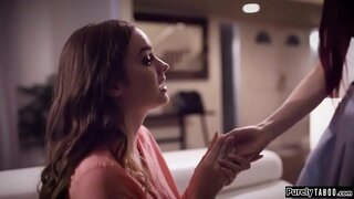 วัยรุ่นเร็วเปลี่ยนแปลงการประชุมเวลาของเดทของเธอน้องสามีกับผู้หญิงเธอพบกันทางออนไลน์เธอ alters ตัวเองเพื่อดูเหมือนกับเธอน้องสาแล้วแสดงตัวออก ifo ของเธอวันที่บ้านเธอ manipulates ผู้หญิงที่เข้ามาในเซ็กส์