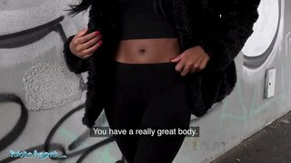 สาธารณชนเจ้าหน้าที่อังกฤษซึ่งผิวดำเอเชีย Rae ขี่ของเธอใหญ่ลังเปียกเลยตัวใหญ่ของดิ๊กด้วยเงินสด